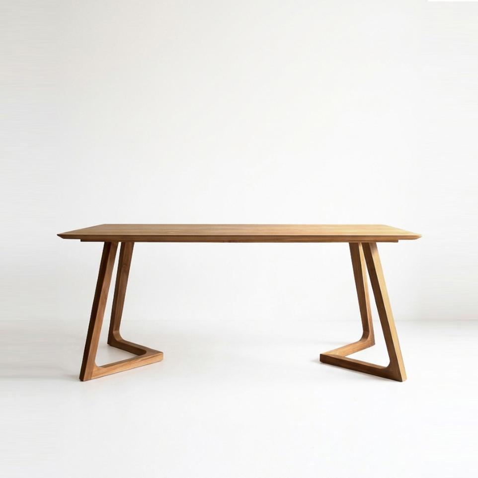 Venus dining table